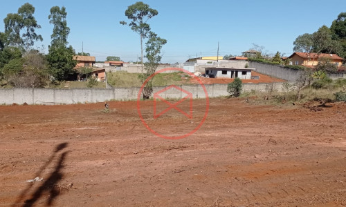 Terreno antes do centro de Ibiúna!