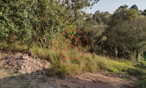 Terreno em condomínio, antes do centro de Ibiúna!!