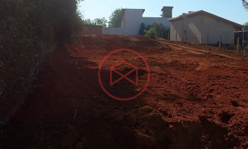 Terreno em condomínio, antes do centro de Ibiuna!!