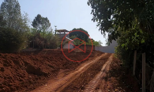 Terreno em condomínio, antes do centro de Ibiuna!!