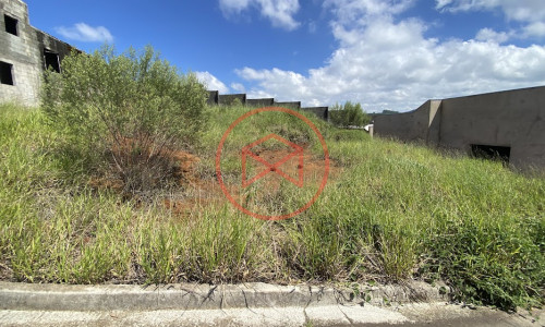 Terreno em Loteamento Fechado no centro de Ibiúna!