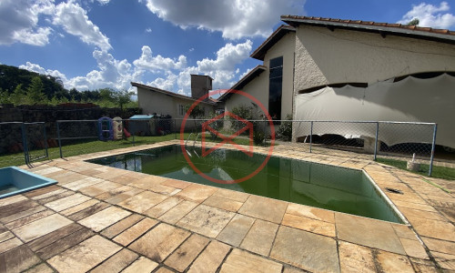 Chácara em Condomínio Fechado no centro de Ibiúna!!