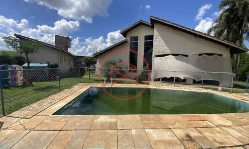 Chácara em Condomínio Fechado no centro de Ibiúna!!