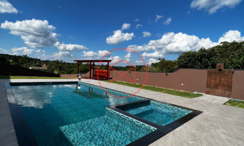 Chácara em Condomínio Próximo do Centro!!