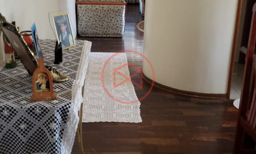 Casa no Centro de Ibiúna!