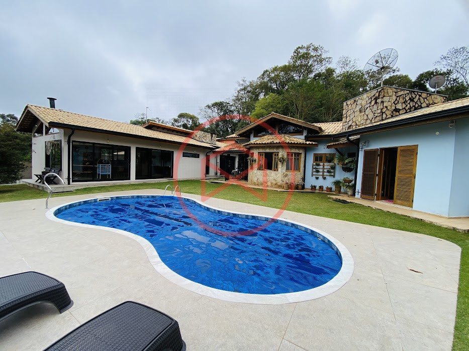 Chácara em Condomínio Fechado em Ibiúna!!