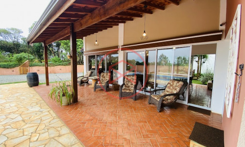 Chácara em Condomínio Fechado em Ibiúna!!