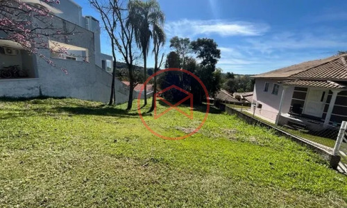 Lote em Condomínio Fechado Antes do Centro de Ibiúna!!