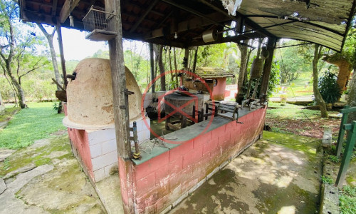 Chácara Antes do Centro de Ibiúna!!