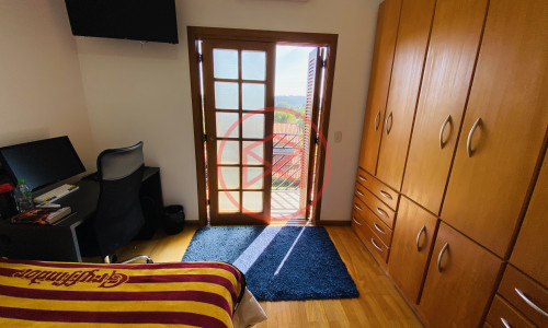 Casa em Condomínio de Alto Padrão!