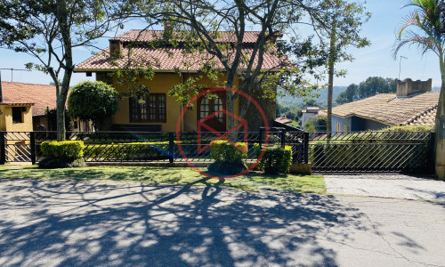 Casa em Condomínio de Alto Padrão!