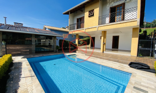 Casa em Condomínio de Alto Padrão!