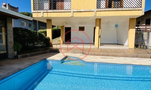 Casa em Condomínio de Alto Padrão!