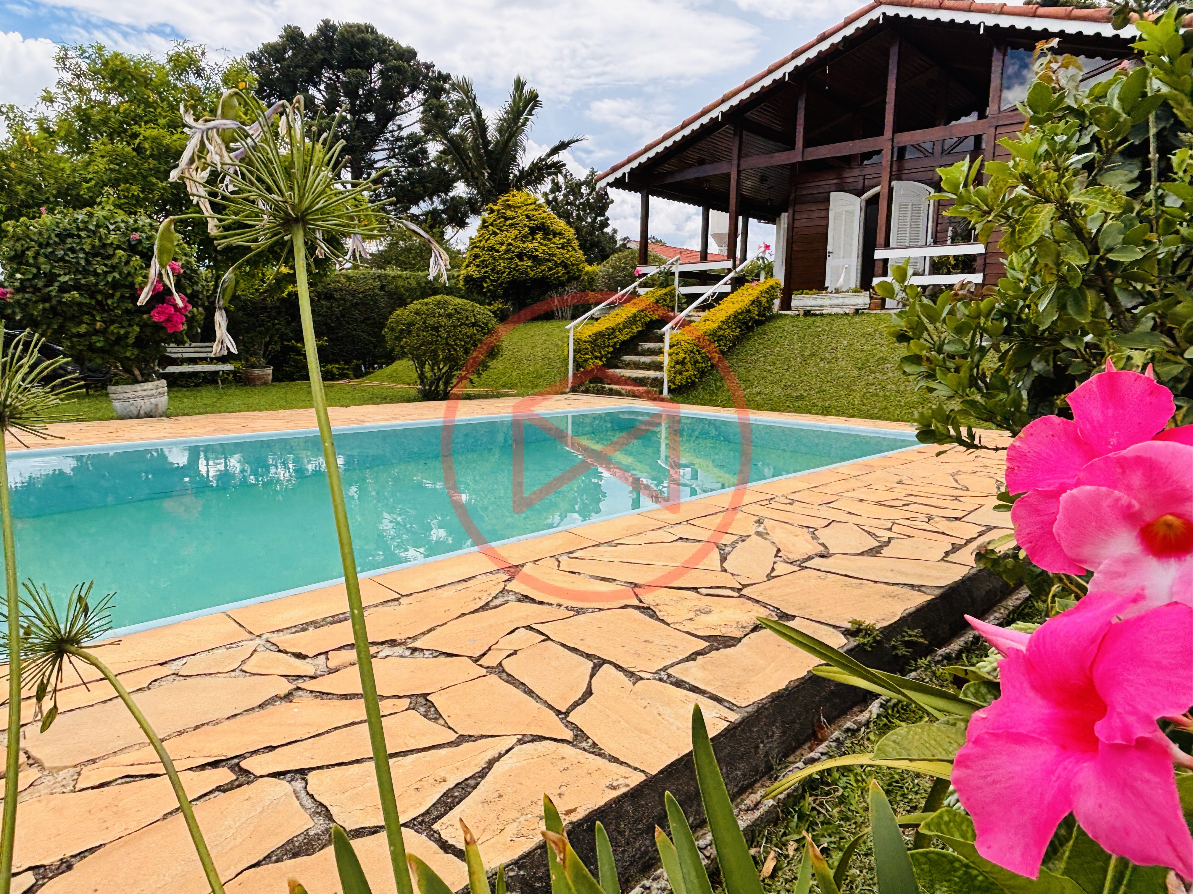 Chácara em condomínio Fechado Próximo ao centro de Ibiúna