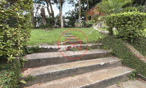 Chácara em condomínio Fechado Próximo ao centro de Ibiúna