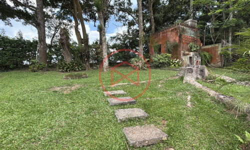 Chácara em condomínio Fechado Próximo ao centro de Ibiúna