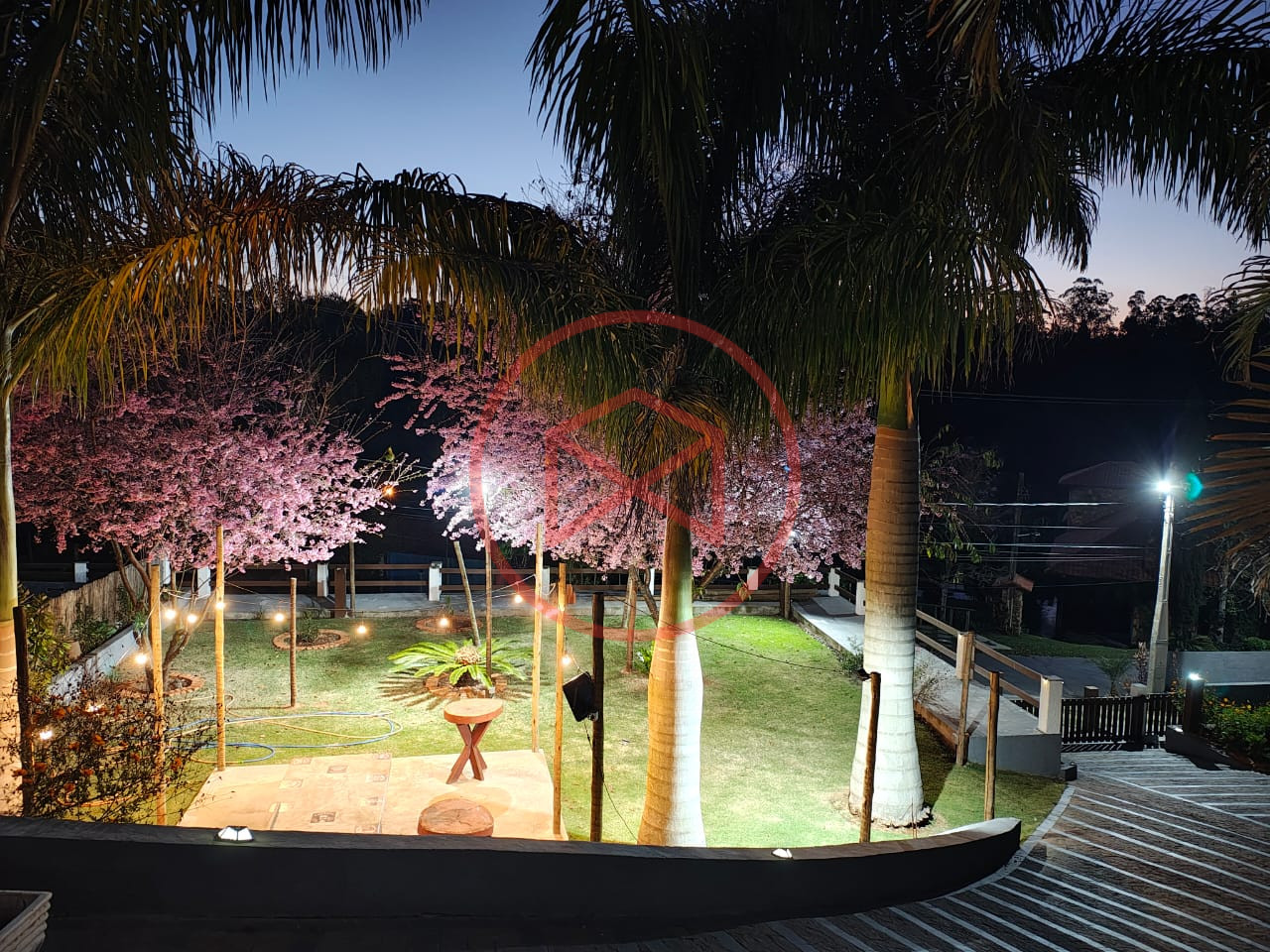 Casa em Condomínio Fechado antes do centro de Ibiúna.