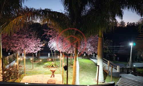 Casa em Condomínio Fechado antes do centro de Ibiúna.